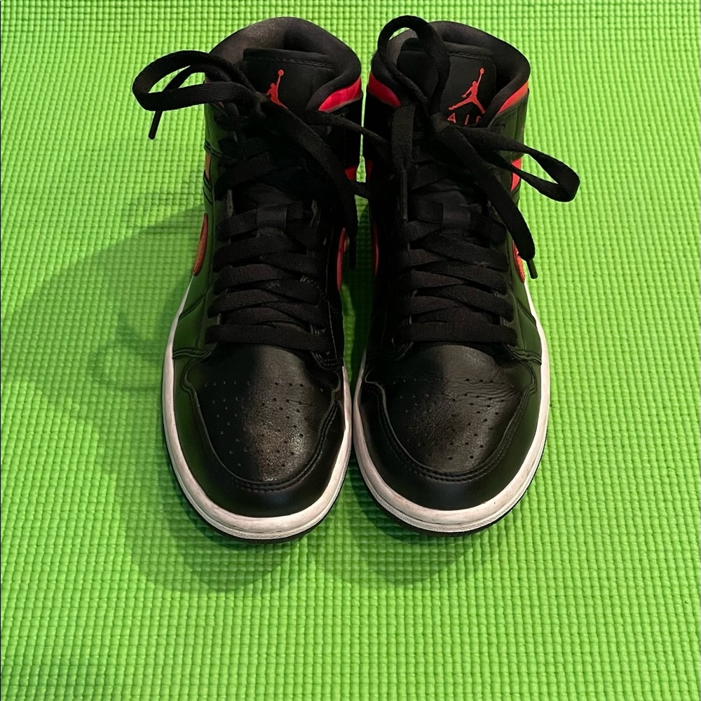 ❤️🖤Air Jordan 1 Mid Siren Red / Black❤️🖤 - Picture 2 of 13
